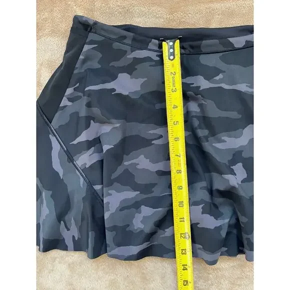 Athleta Match Point Black Gray Camo Skort/Skirt Sz Medium - Picture 6 of 6